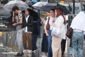 Meteoroloji Genel Müdürlüğü sıcaklıkların düşeceğini belirterek kuvvetli yağış ve rüzgar uyarısı yaptı