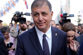 İzmir Büyükşehir Belediye Başkanı Cemil Tugay AKP Transferinde Tehdit İddialarını Yalanladı