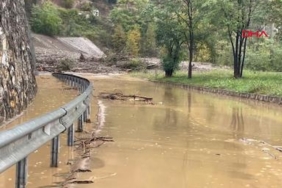 Sakarya'da sağanak sonrası heyelan nedeniyle iki mahallenin bağlantı yolu kapandı