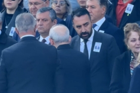 Özgür Özel ve Kemal Kılıçdaroğlu TBMM'deki Cenaze Töreninde Tokalaştı